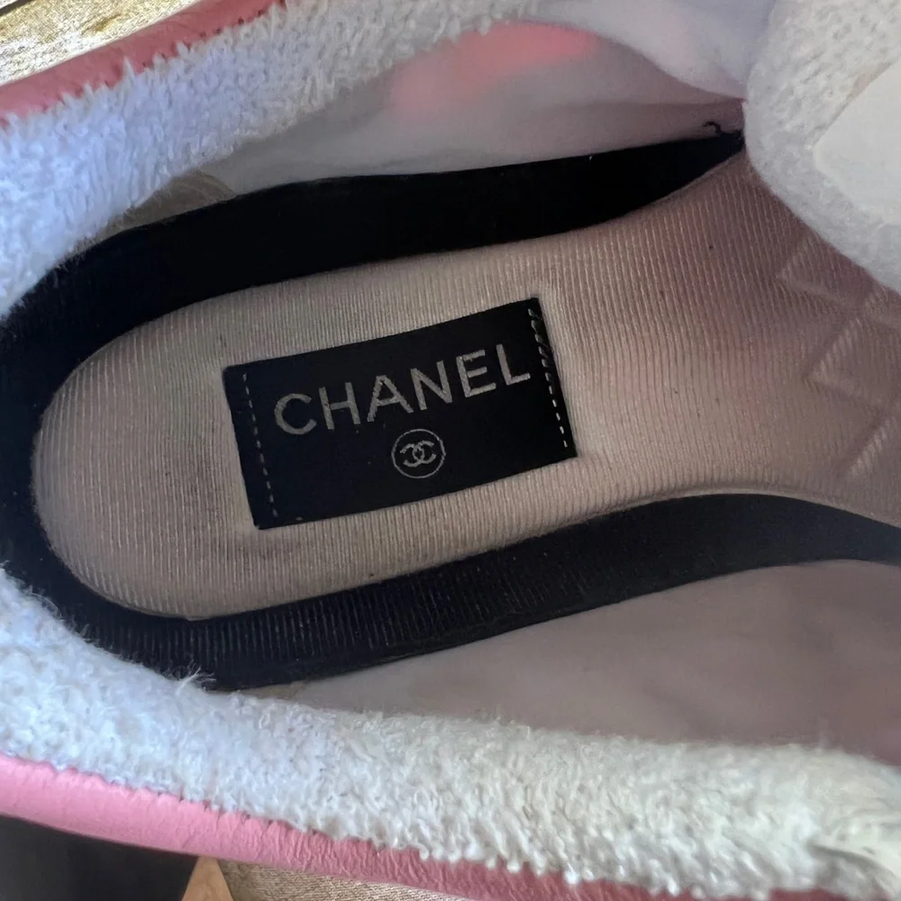 CHANEL RUNNERS CC LOGO SUEDE 'BURGUNDY/BEIGE' SNEAKER - Picture 9 of 9